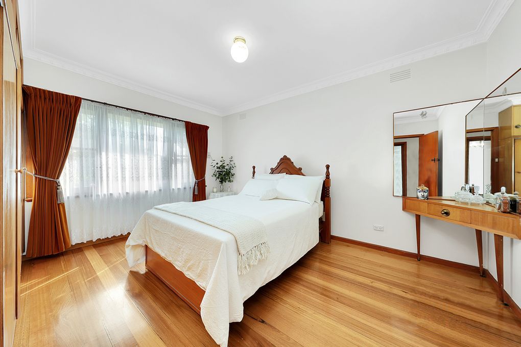 CHARMING HOME IN THE HEART OF RESERVOIR