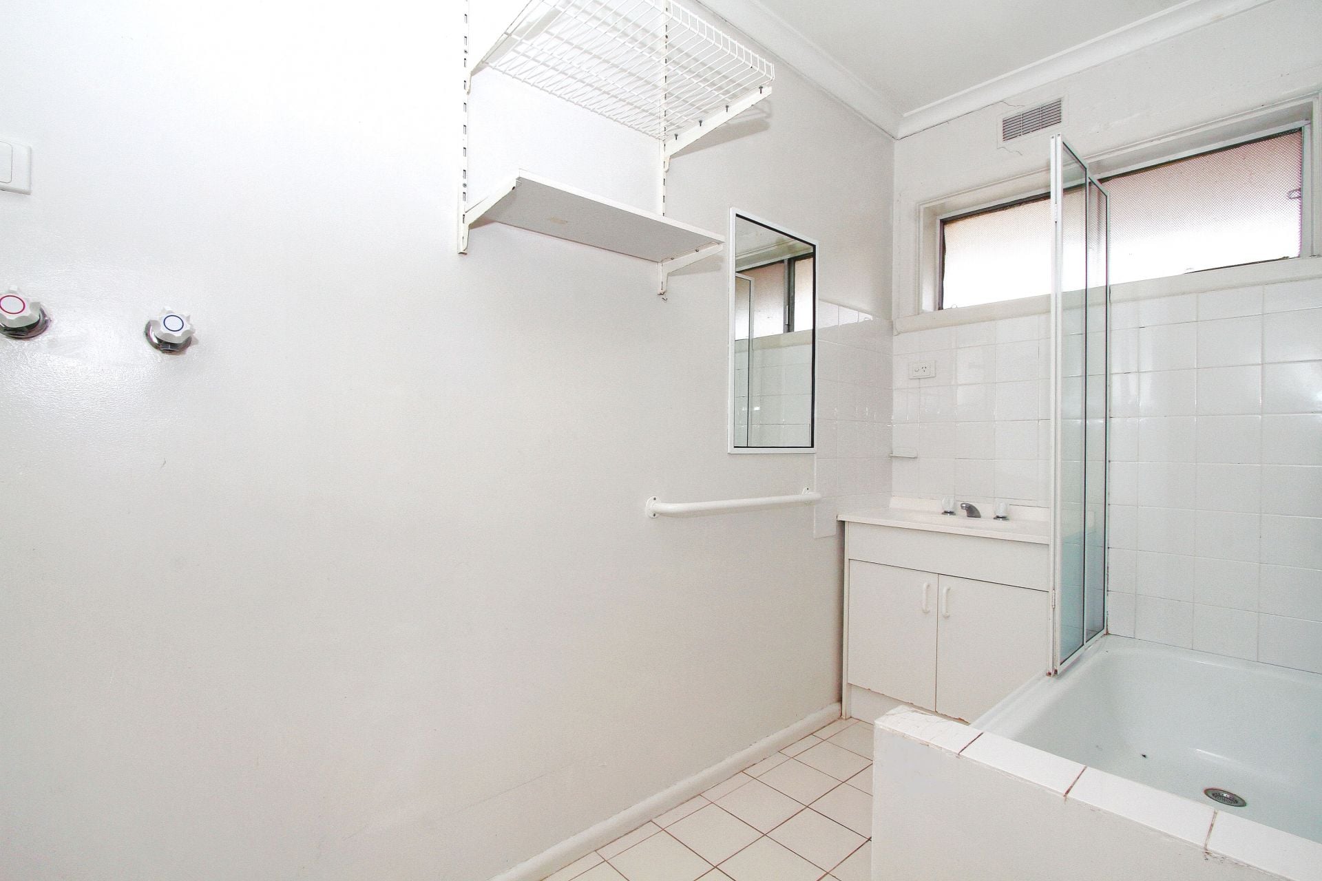 Neat and Tidy 2 Bedroom Apartment!