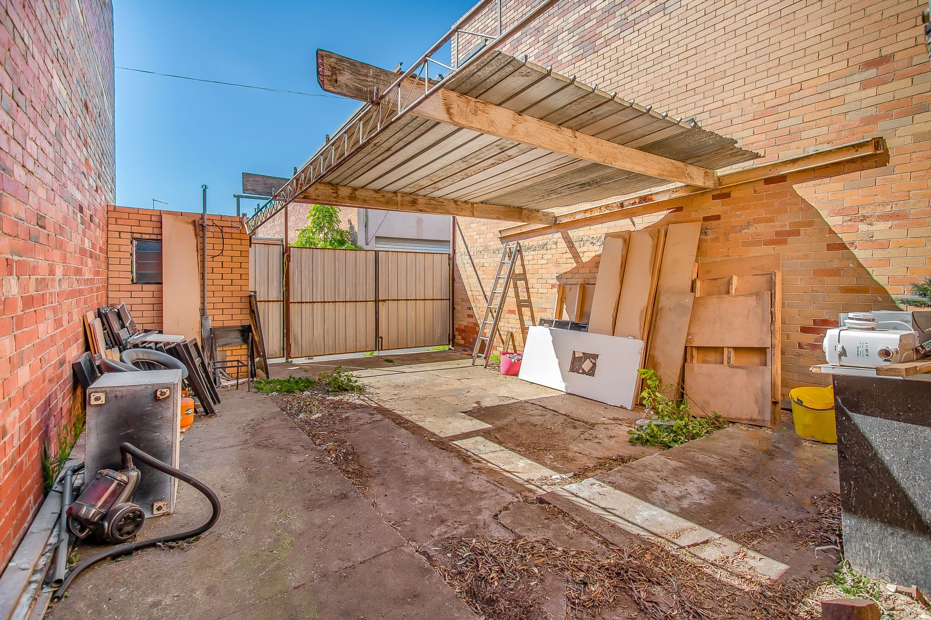 EXPOSURE PLUS! OWNER WILL CONSIDER ALL OFFERS