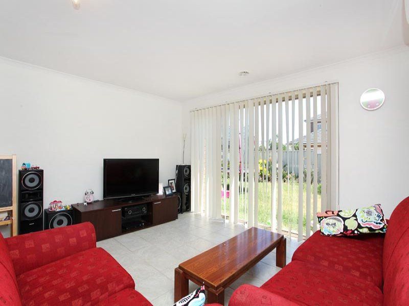 22 The Parkway, Caroline Springs - Thumbnail 5
