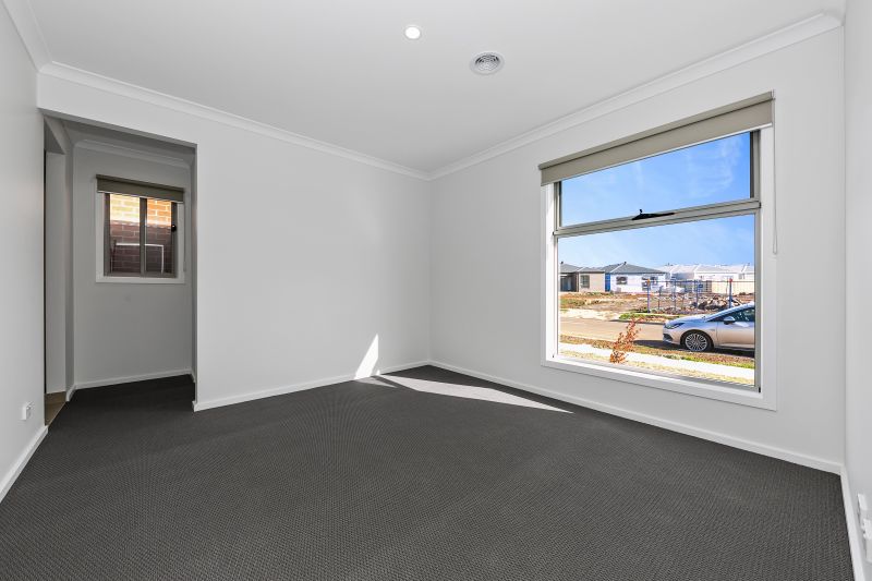 17 Graded Street, Manor Lakes