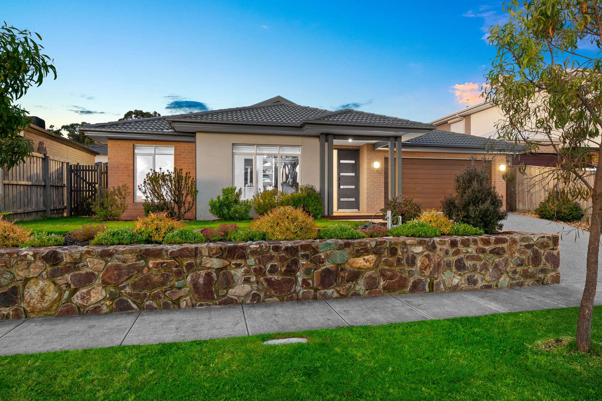 11 Petworth Rise, Officer OBrien Real Estate