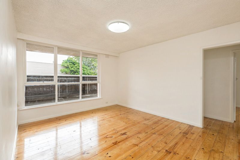 2/108 Cross Street, West Footscray - Thumbnail 3