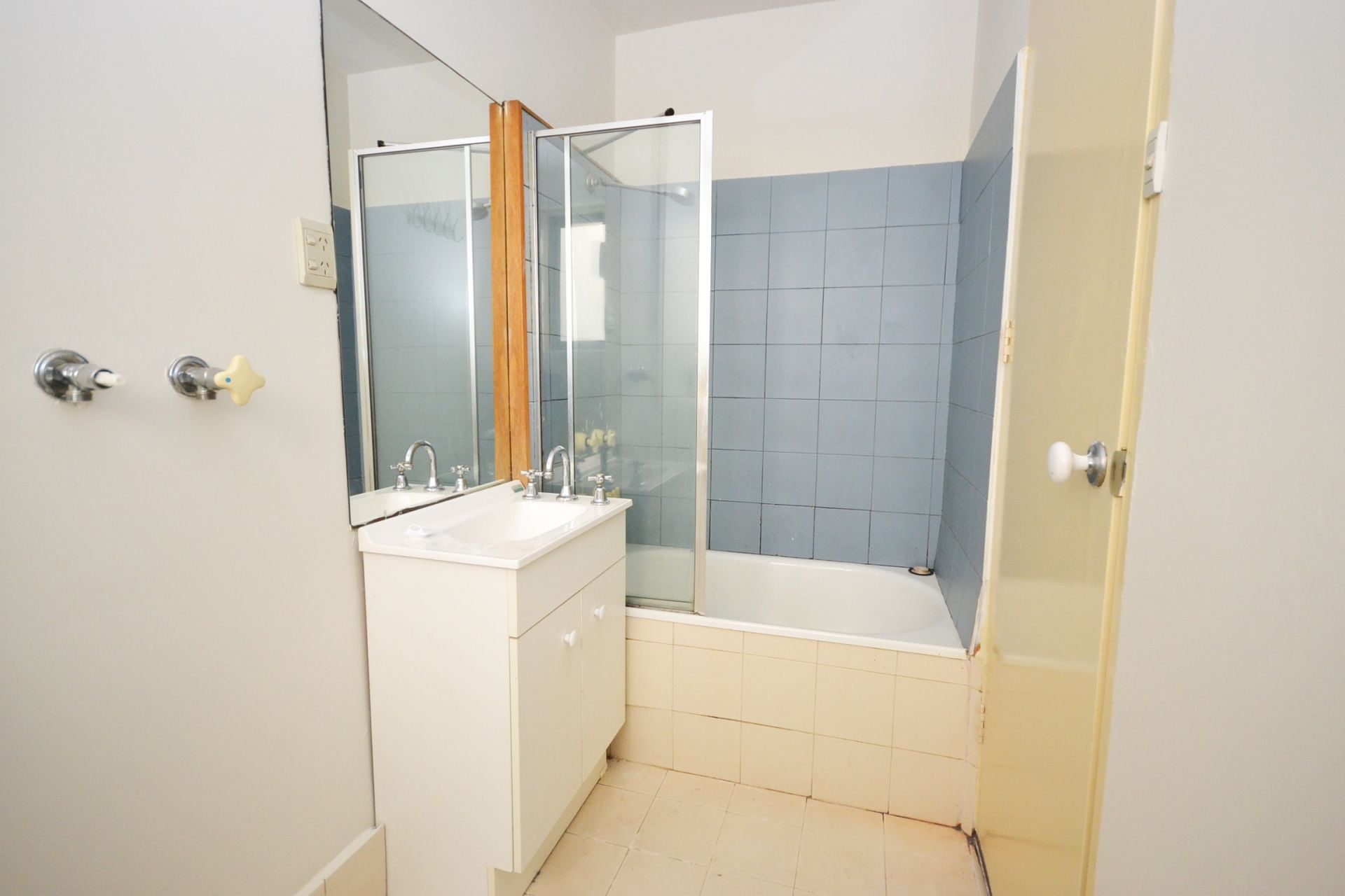 UPDATED APARTMENT IN THE HEART OF NORTHCOTE