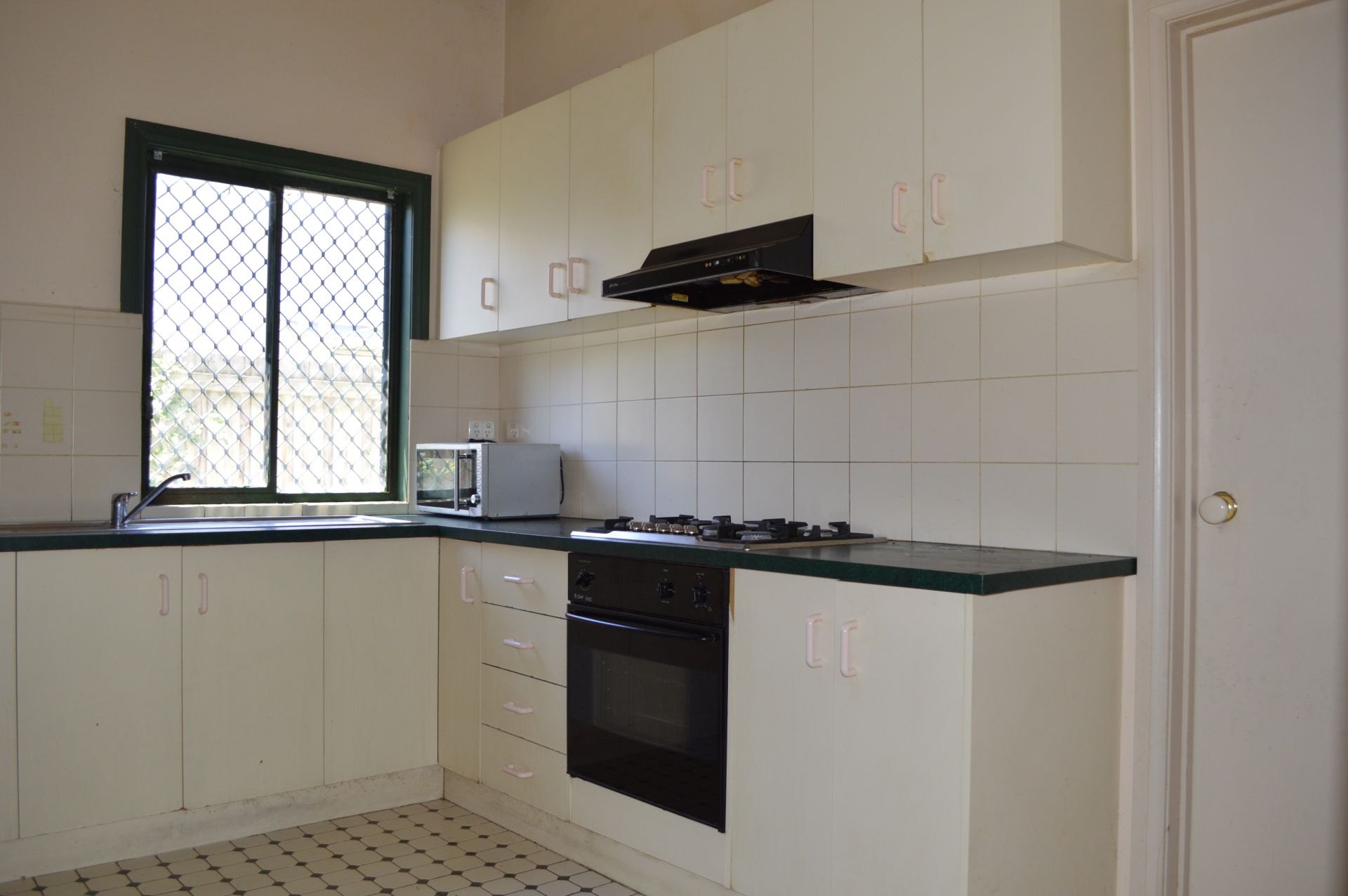 AFFORDABLE, CENTRALLY LOCATION & AVAILABLE RIGHT NOW  *Insp Sat 21st Jan @ 9:30am*