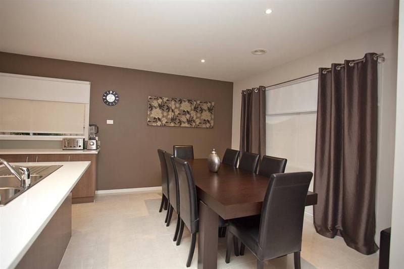 ***APPROVED APPLICATION PENDING*** SPACIOUS, STYLISH & A SUPERB LOCATION!! PERFECT 4 BEDROOM FAMILY HOME!!