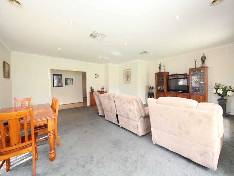 37 Capri Close SOUTH MORANG, South Morang - Thumbnail 6