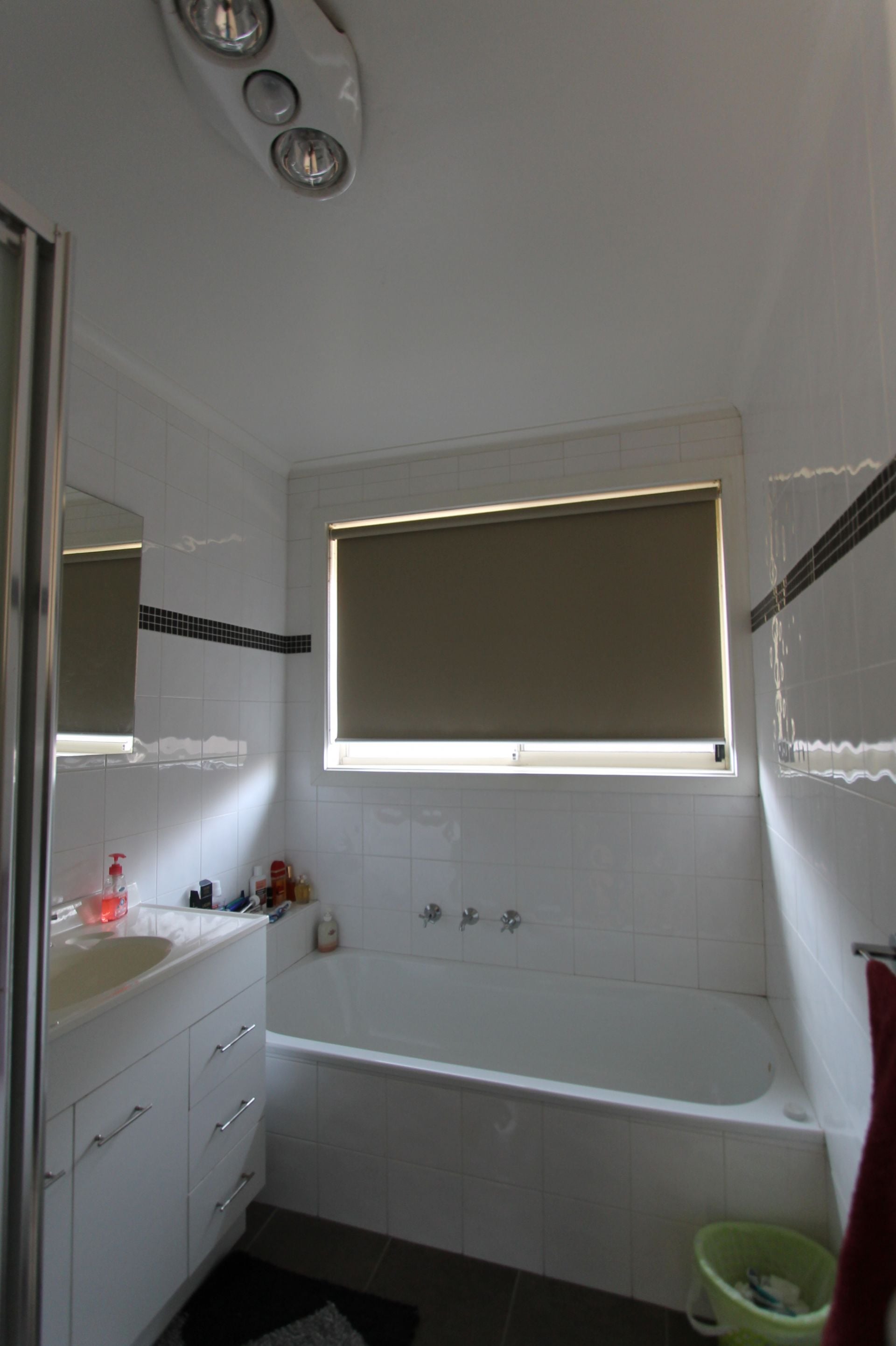 ***APPROVED APPLICATION PENDING*** 2 BEDROOM UNIT IN QUIET & CENTRAL LOCATION