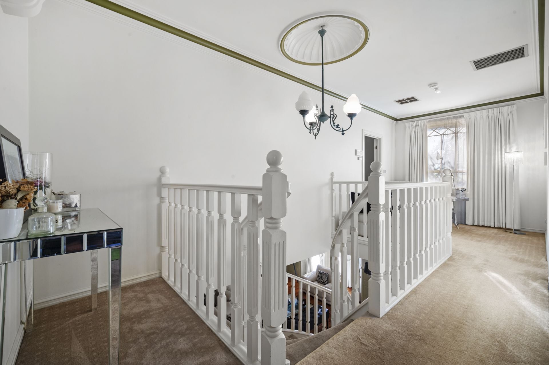 LALOR'S FINEST - 5 BEDROOMS