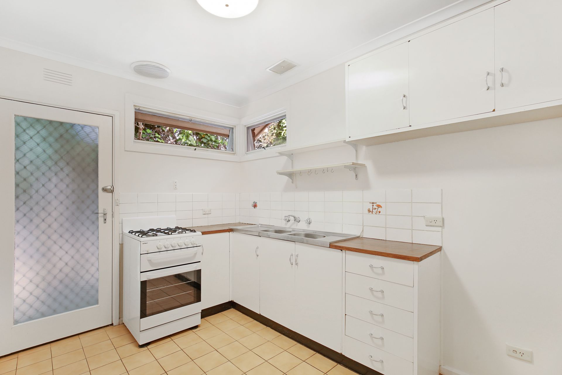Cosy Unit With Plenty Of Space To Offer!