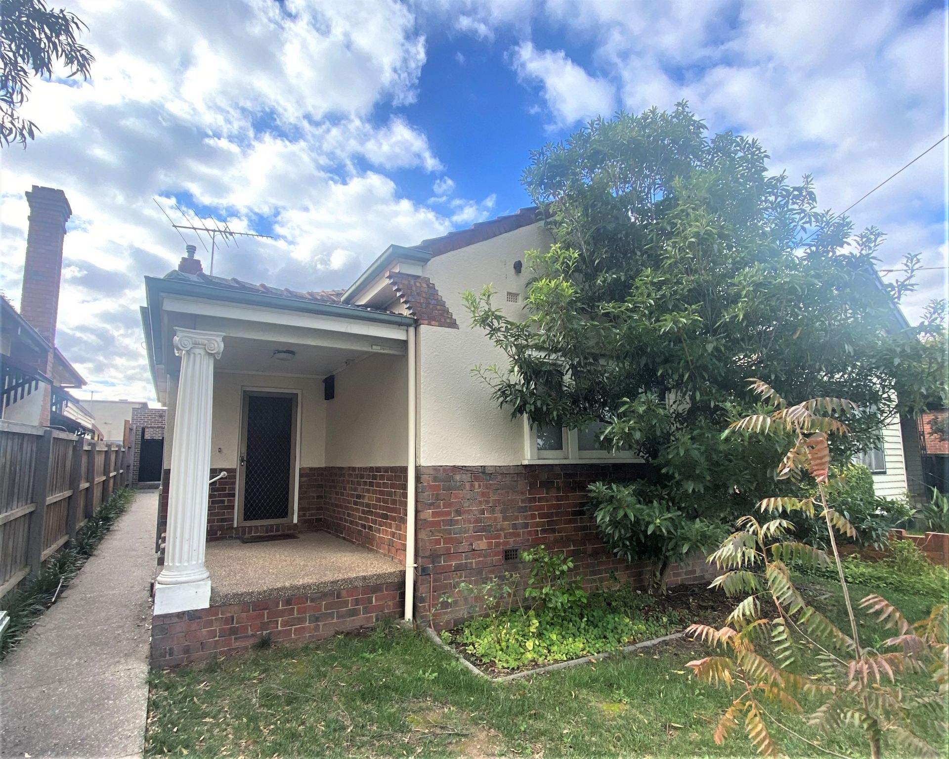 Beautifully renovated 2 bedroom home!