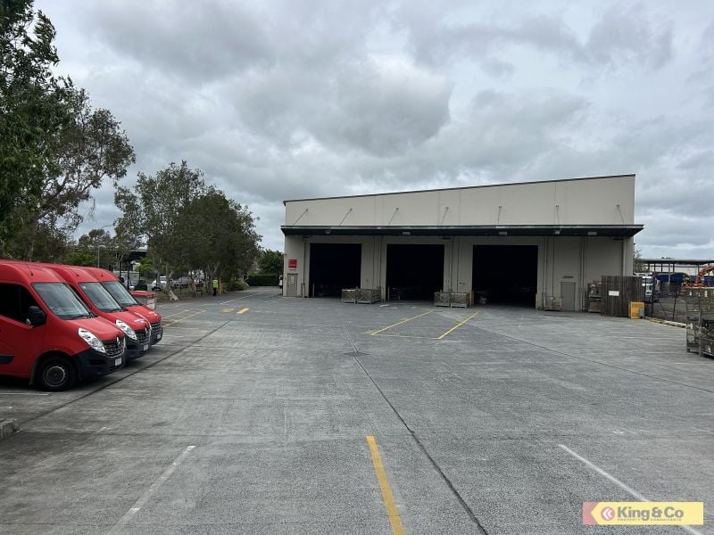 1,238 sqm Warehouse with Excellent Hardstand!