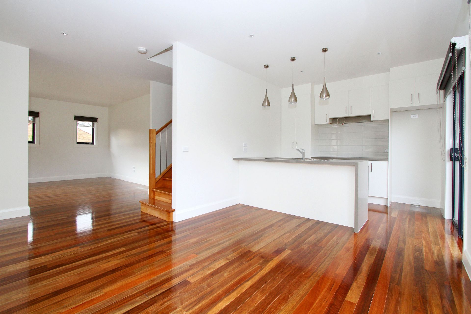 CLASSIC CONTEMPORARY CHIC