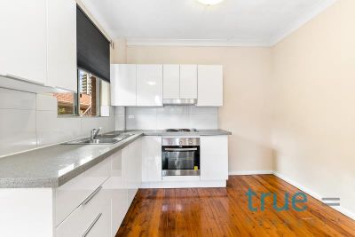 = HOLDING DEPOSIT RECEIVED = GROUND FLOOR APARTMENT ONLY MOMENTS AWAY FROM WESTMEAD HOSPITAL