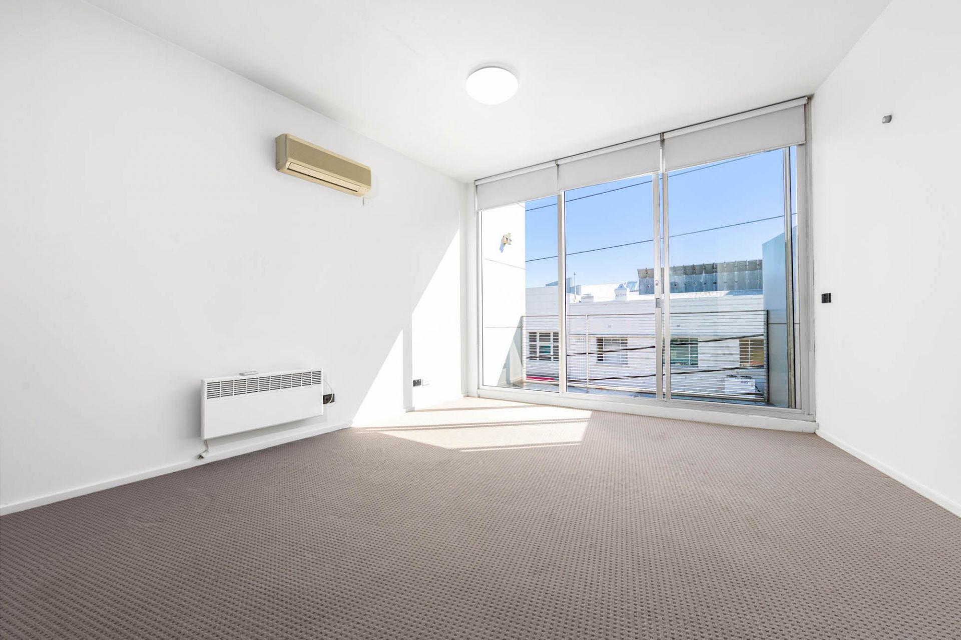 12/186 Barkly Street, St Kilda - Thumbnail 2
