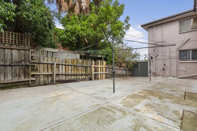 8/345 Moreland Road, Coburg