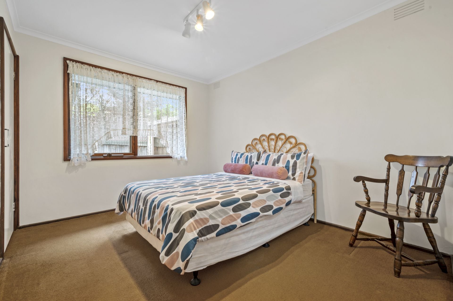GREAT LOCATION - 4 BEDROOMS