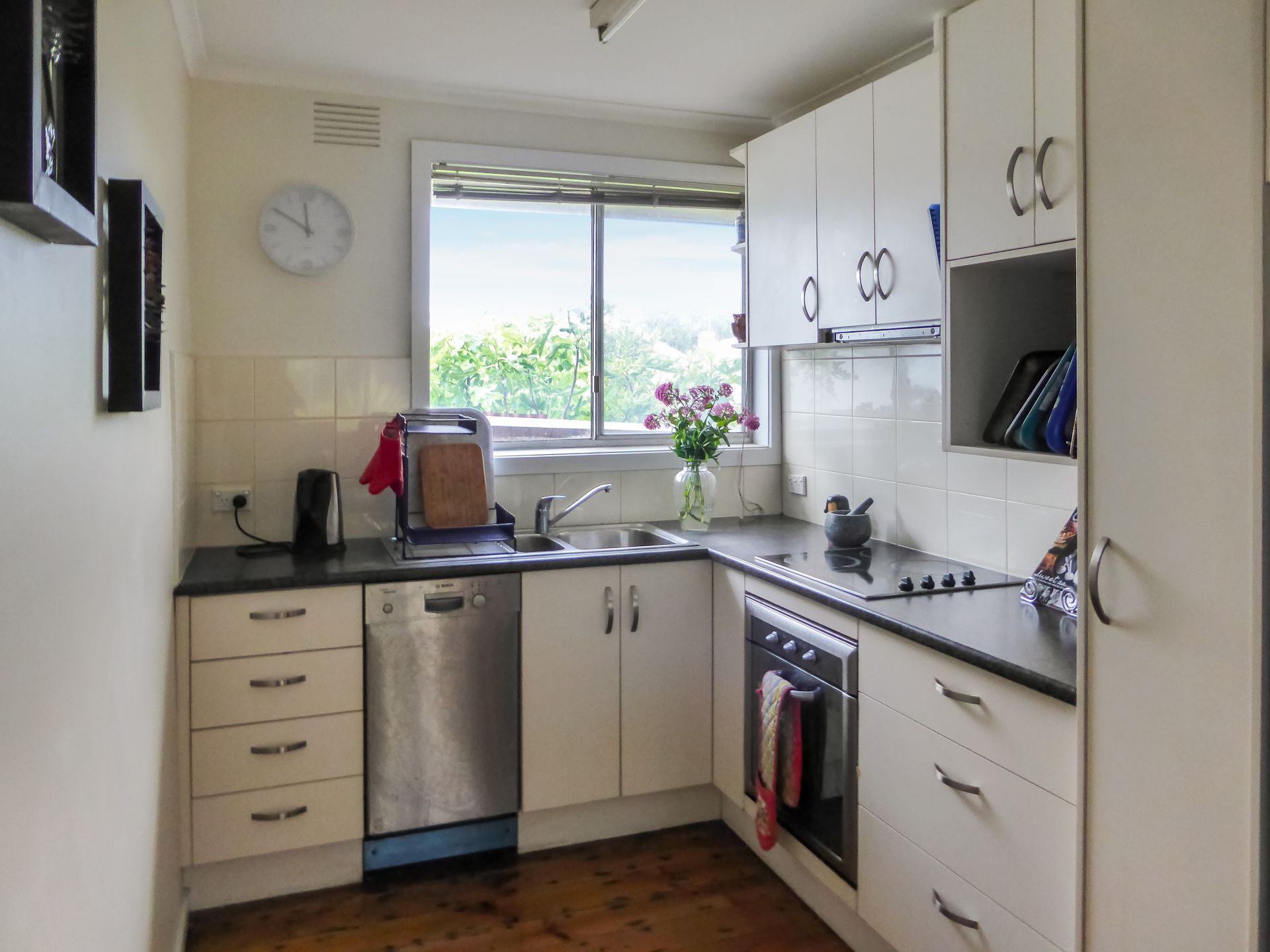 Top Location- Fridge & Washing Machine Included!!