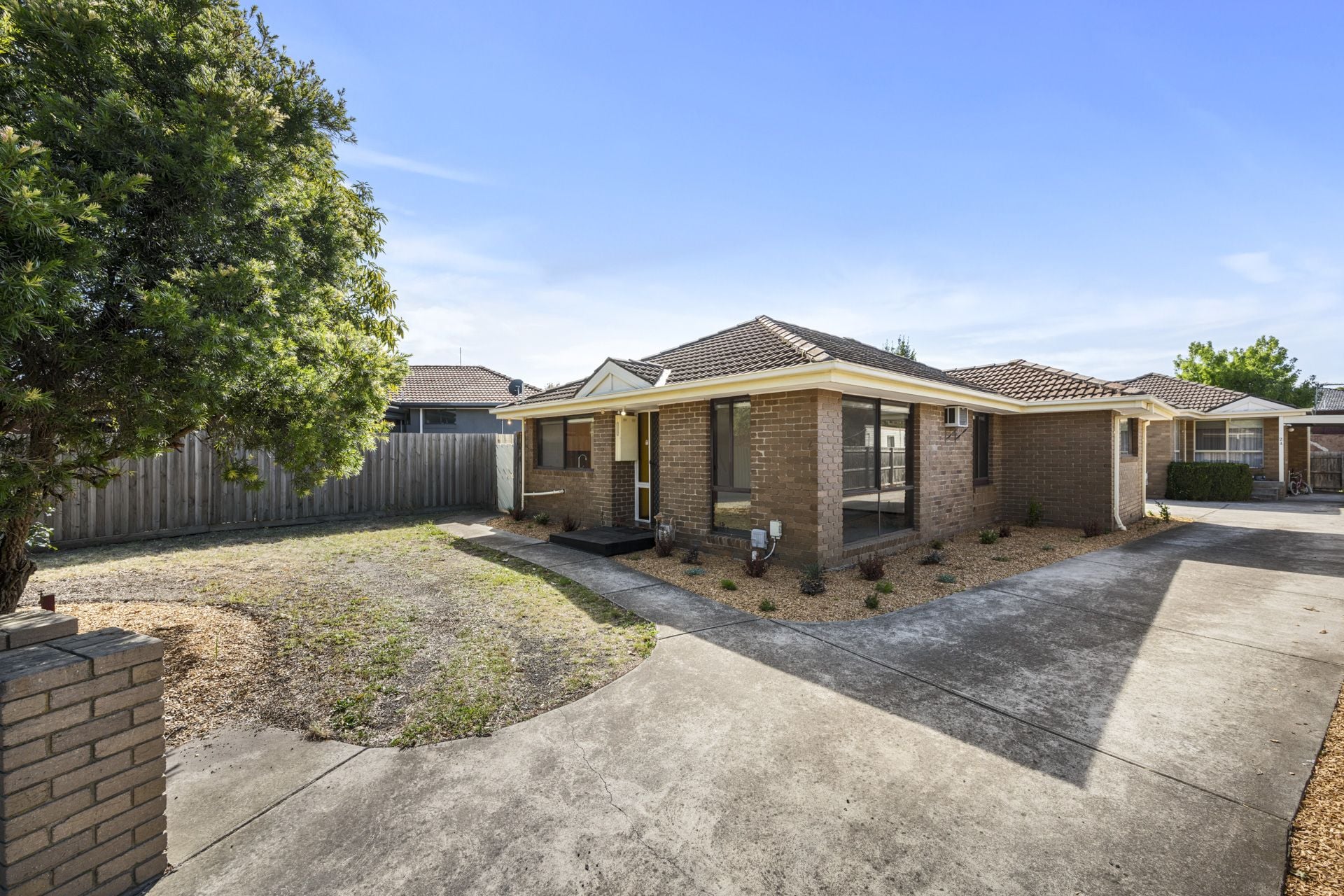 MAINTENANCE FREE! IMMACULATE UNIT IN QUIET COURT LOCATION
