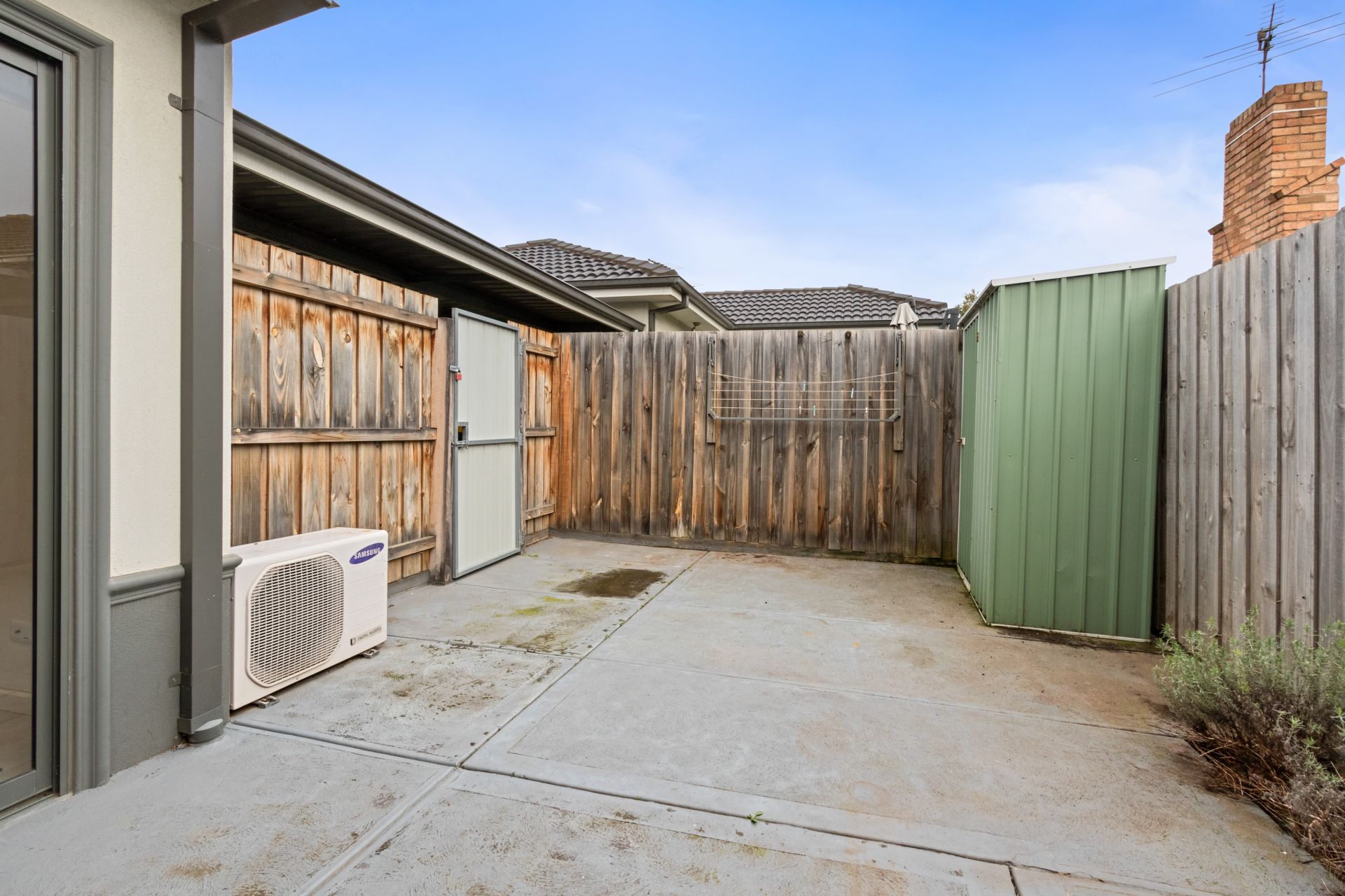 Standout Modern Unit in Convenient Location!