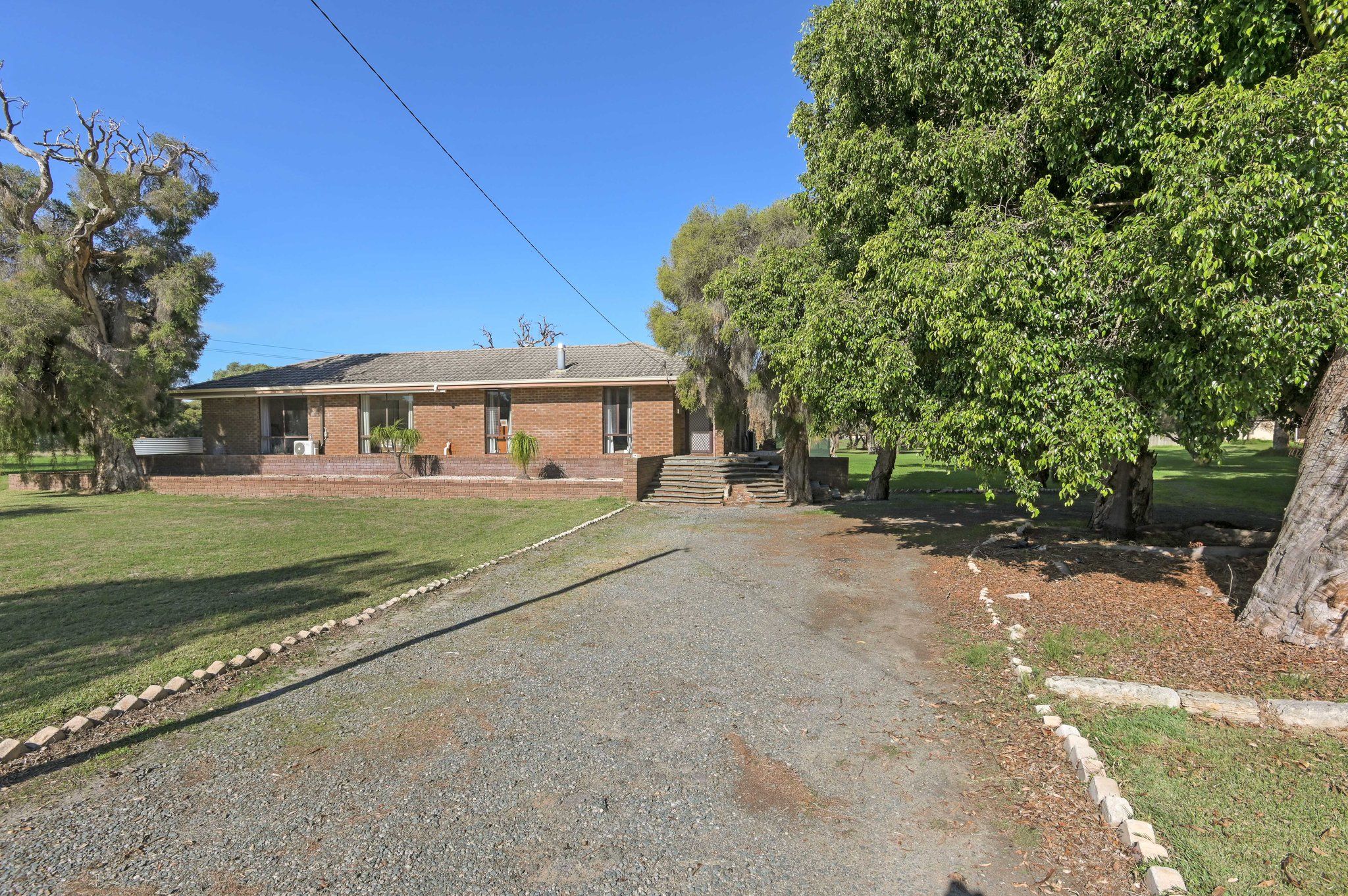 Real Estate For Sale 6 Hatch Court Harrisdale , WA