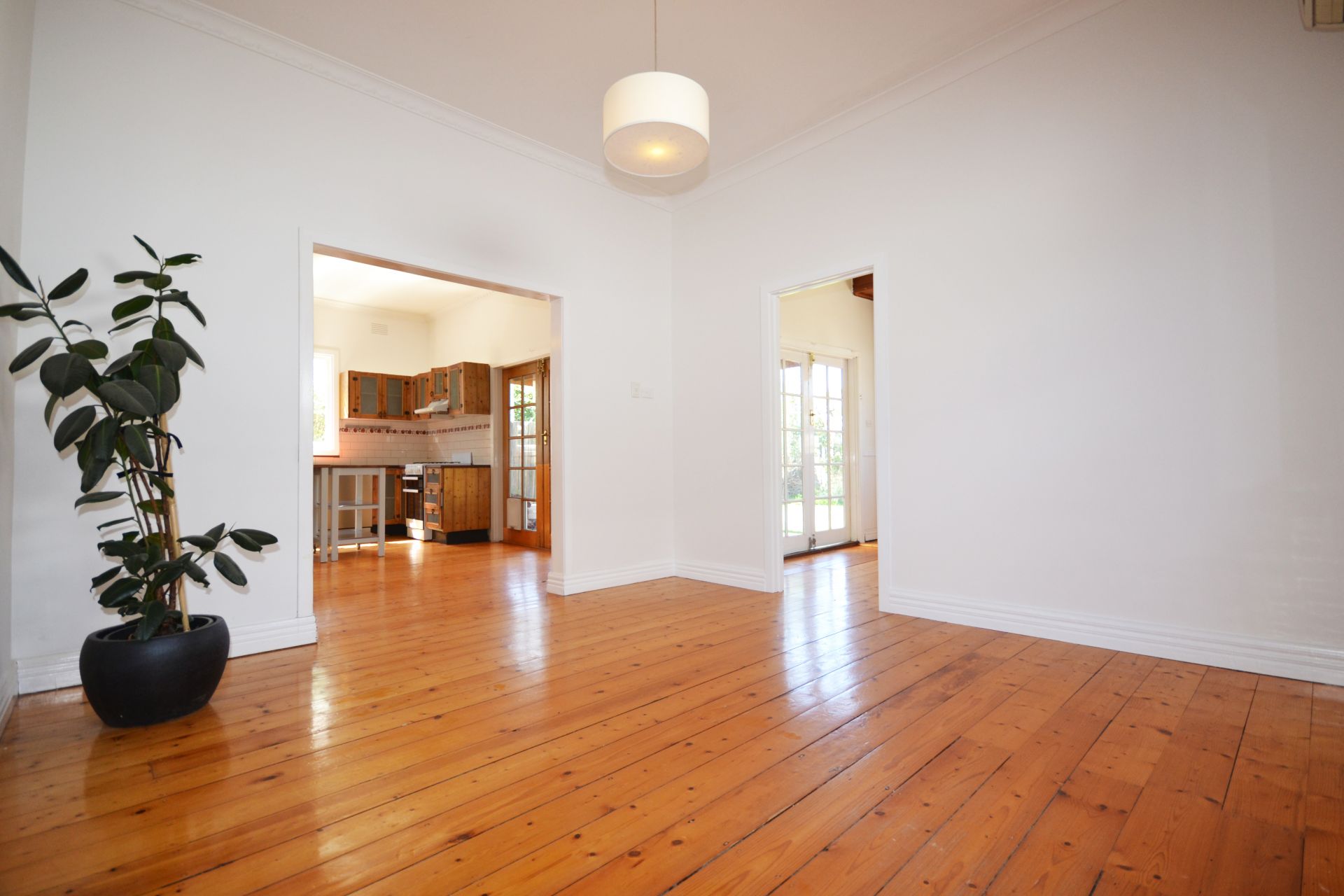 ELEGANT BEAUTY MATCHED WITH A FIRST CLASS LOCATION