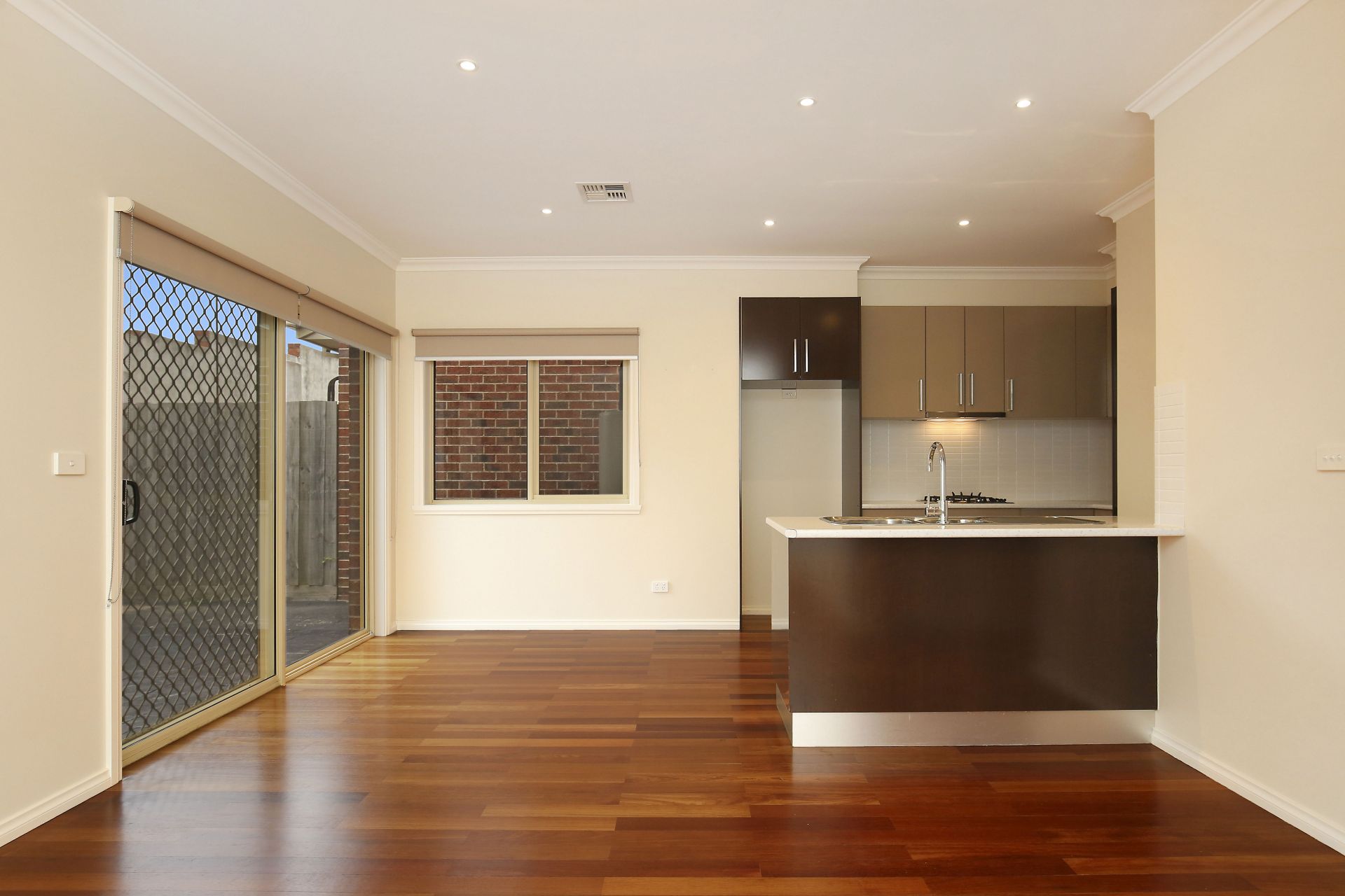 Modern, Bright & Spacious!