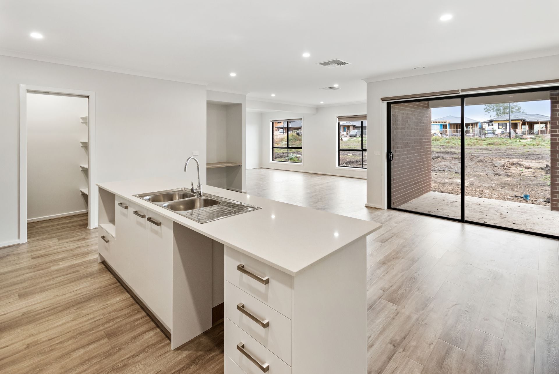 MODERN FAMILY HOME