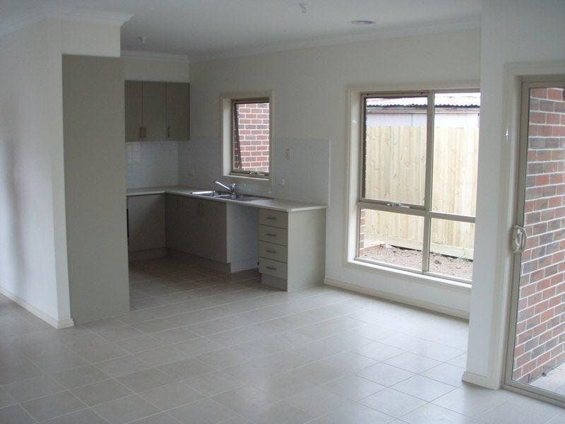 2/12 Birdwood Street, Reservoir