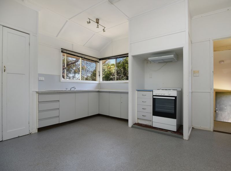 19 Peel Street, South Toowoomba QLD, South Toowoomba - Thumbnail 4