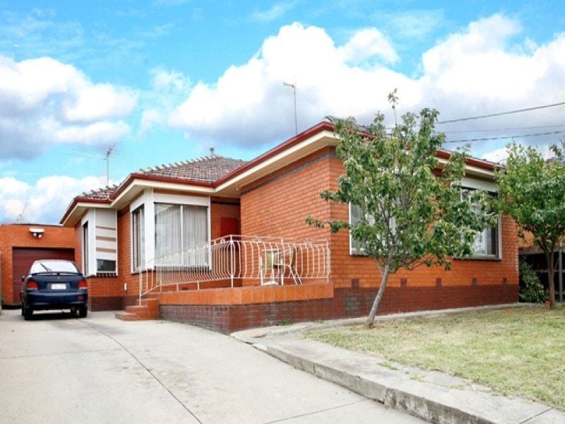 SPACIOUS FAMILY HOME IN PRIME LOCATION !!!