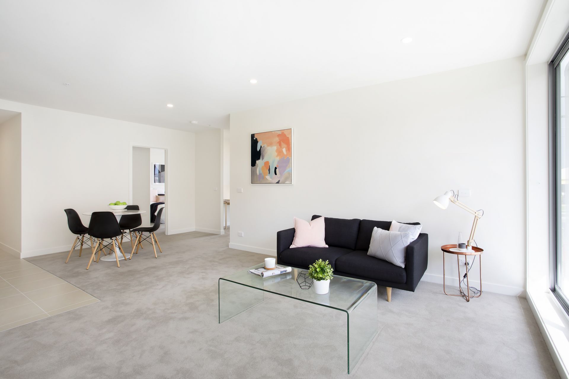 SPACIOUS APARTMENT IN PRIME LOCATION