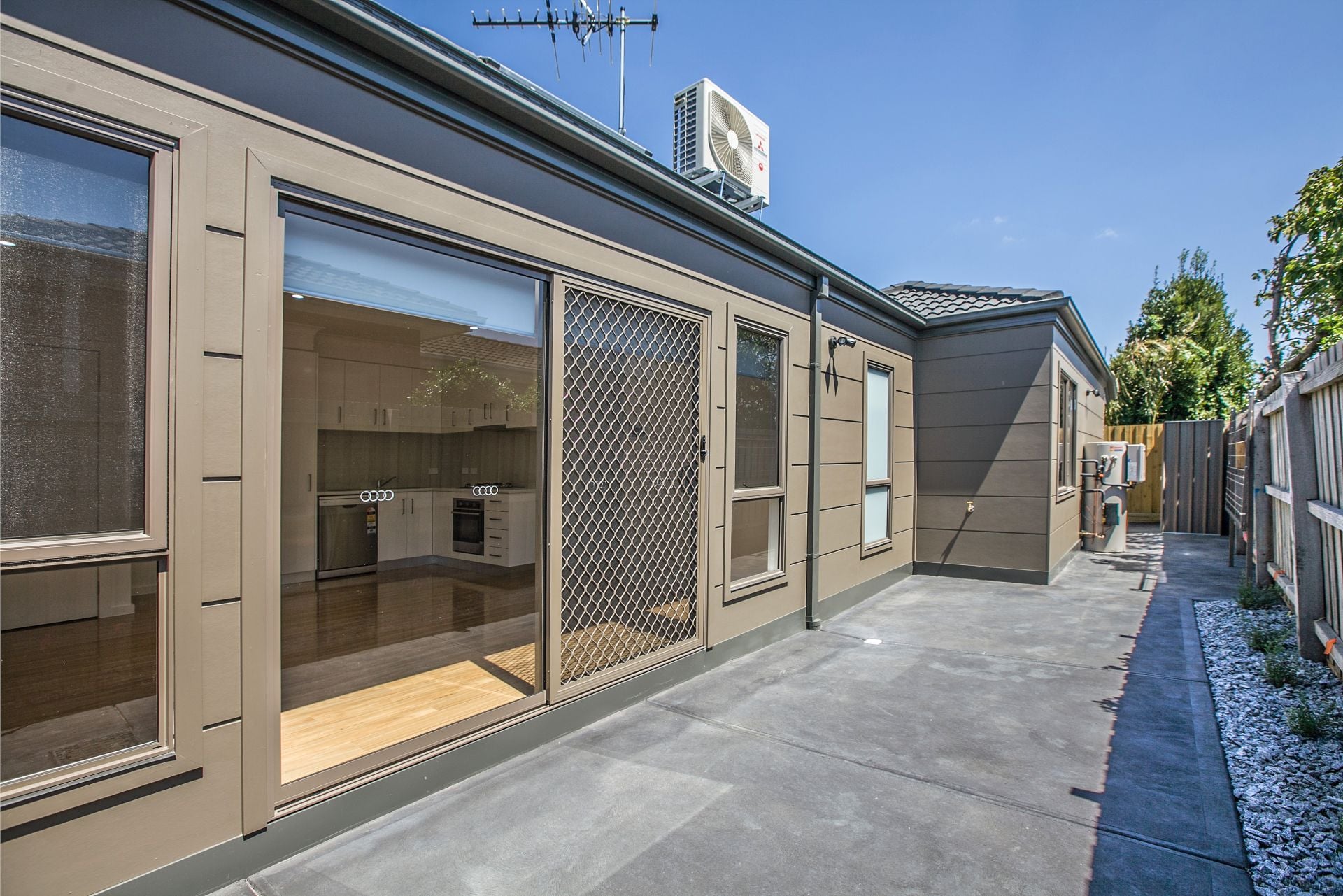 STYLISH UNIT IN GREAT LOCATION   *Insp Sat 19th Aug @ 9:15am*