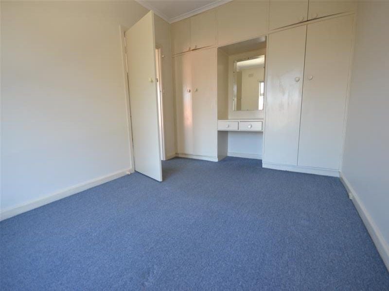 SPACIOUS ONE BEDROOM