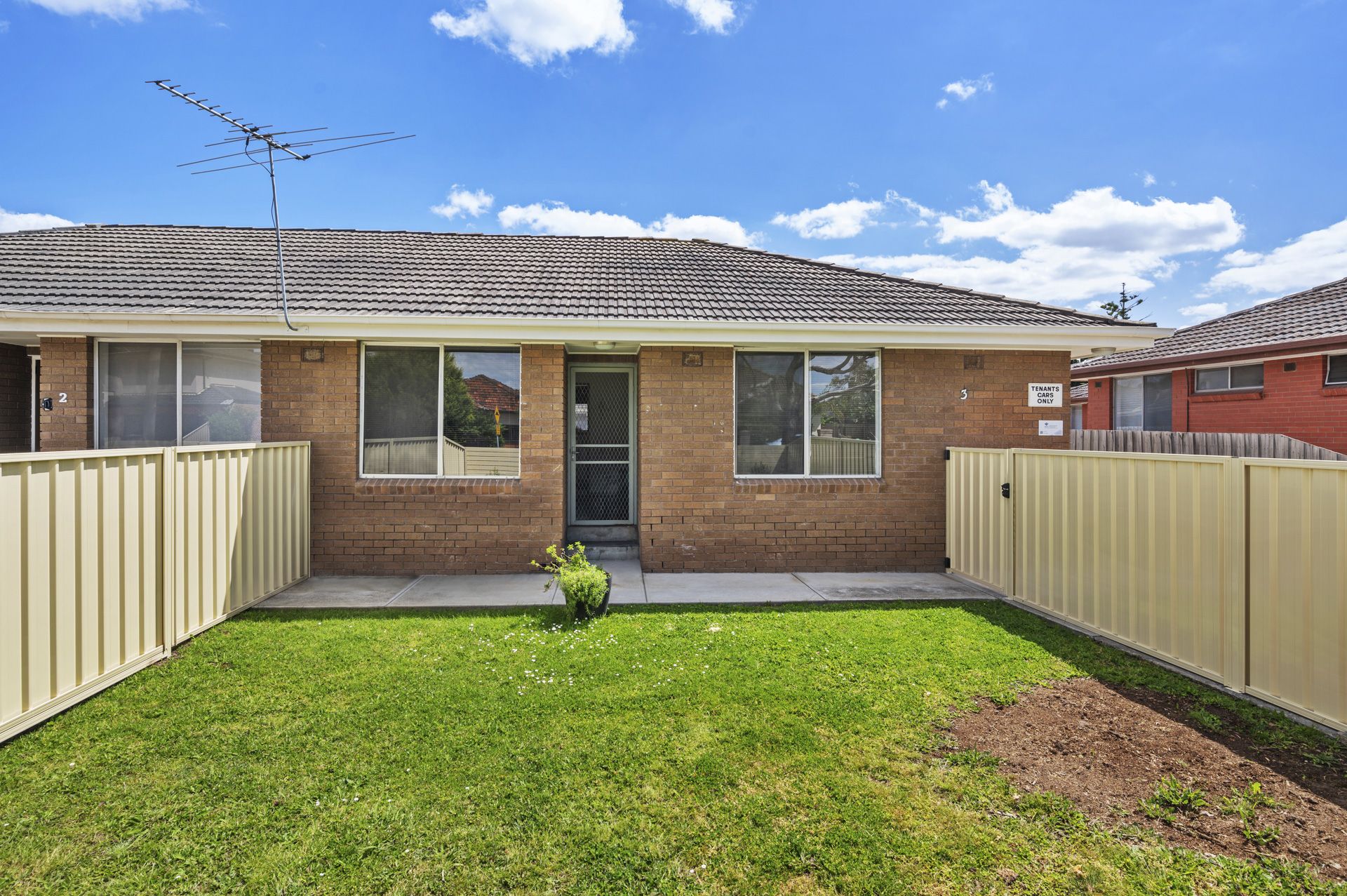 AFFORDABLE START - WALK TO GOWRIE TRAIN STATION $