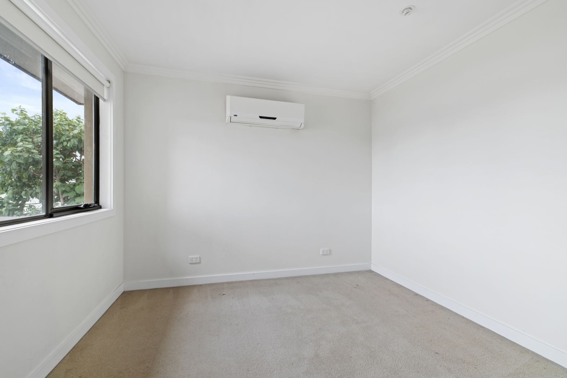 AFFORDABLY PRICED, WELL PRESENTED AND EXCELLENT POSITION