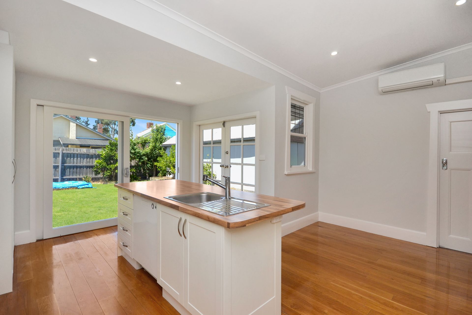 CONTEMPORARY DELIGHT IN COBURG