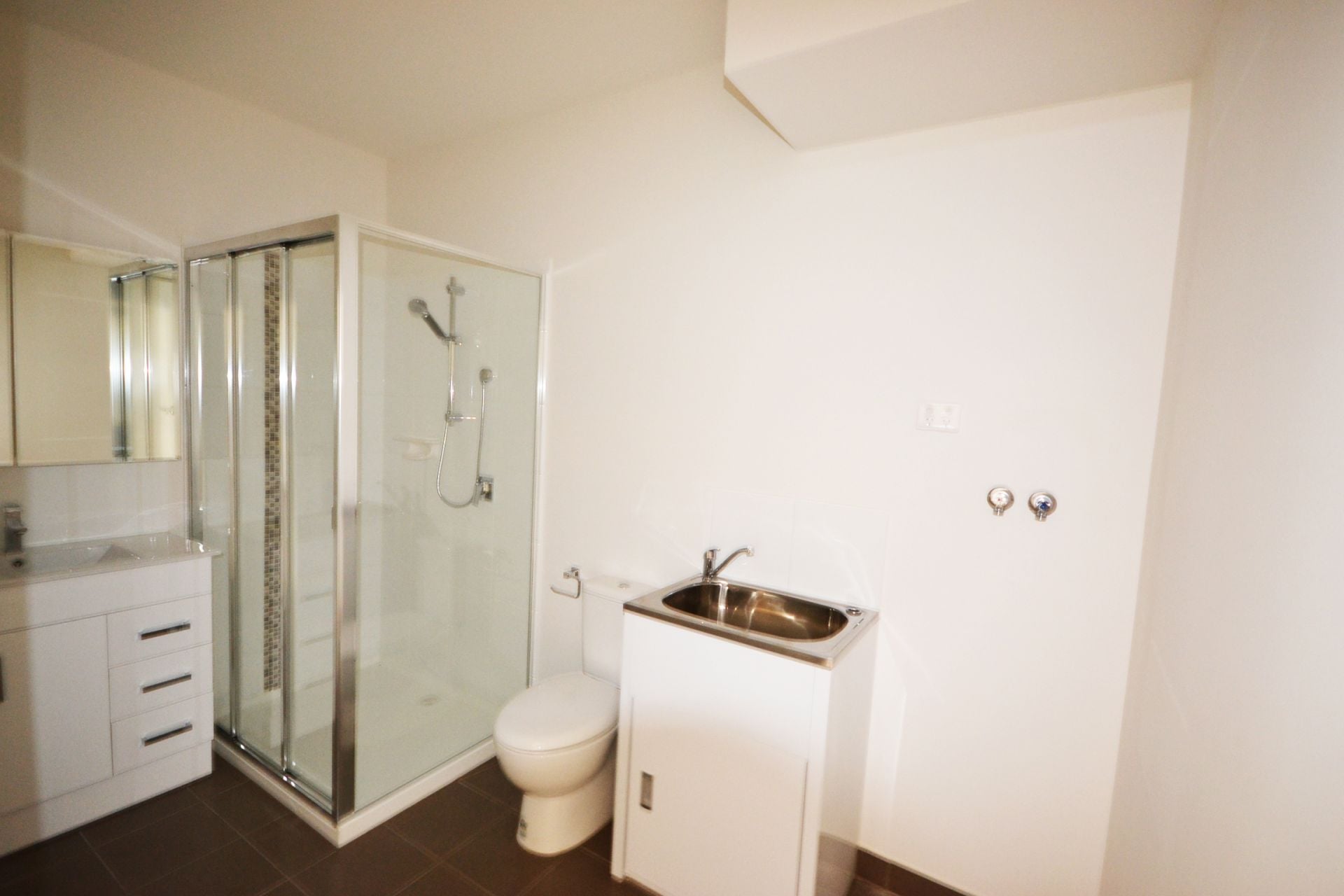 EXCELLENT 2BED/2BATH APARTMENT WITH OWN SECURE ENTRANCE - DIRECTLY OPPOSITE COLES, TRAM & BUS!