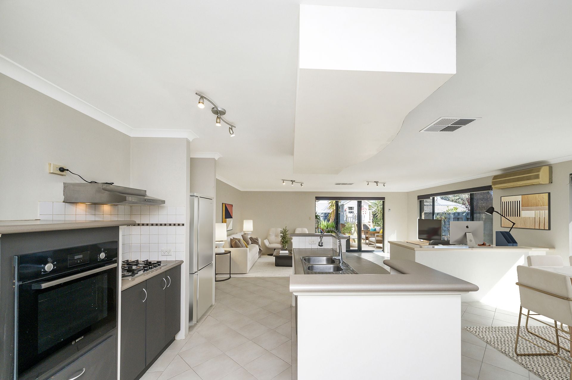 21 Larrawa Circle Ellenbrook WA, Ellenbrook - Thumbnail 3