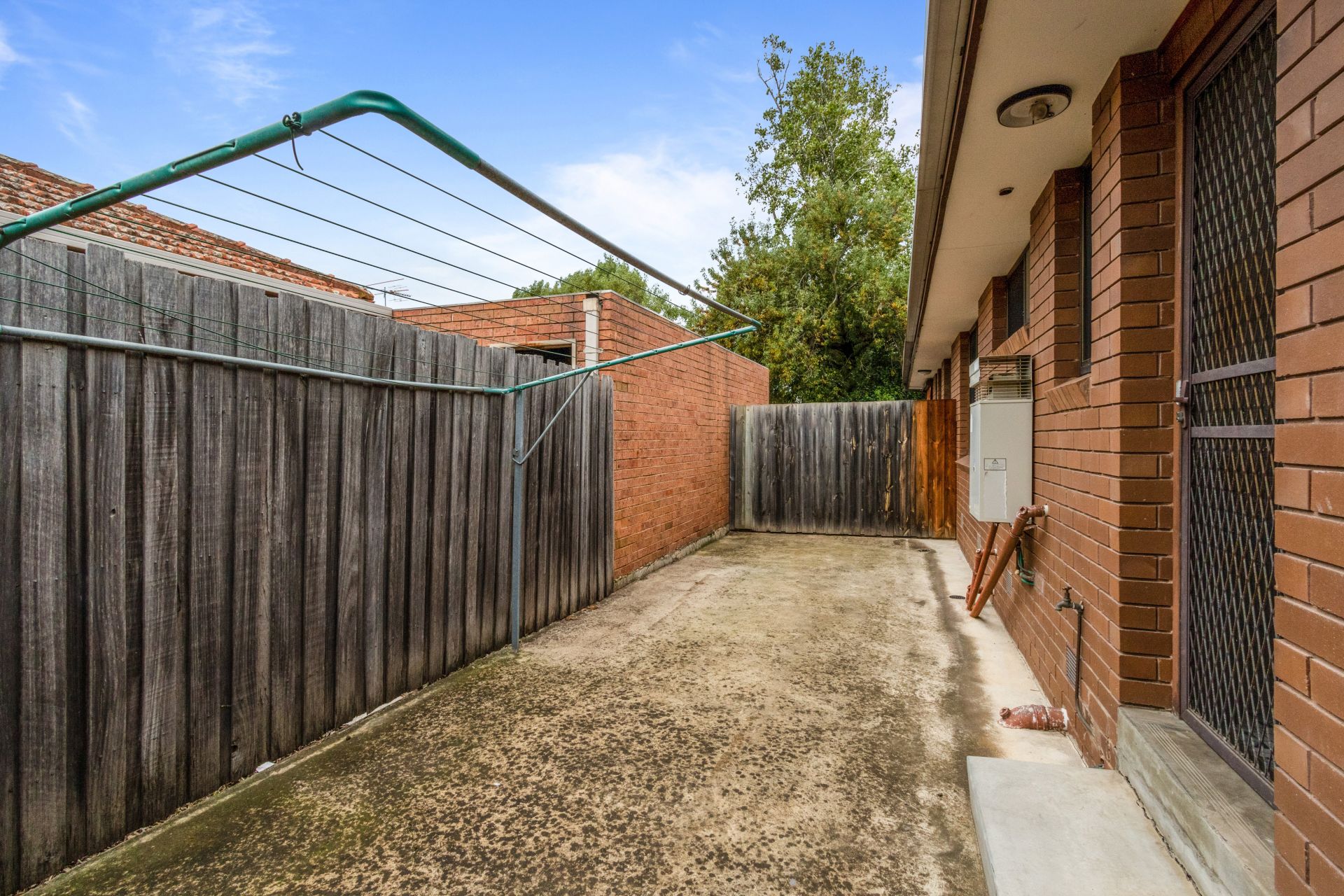 WALKING DISTANCE TO EVERYTHING!