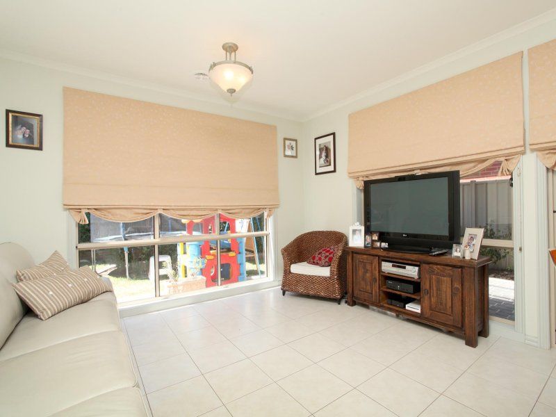 5 Parkin Avenue, Caroline Springs - Thumbnail 5
