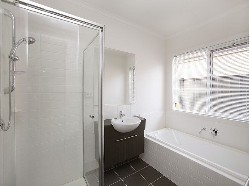 18 Derham Drive, Point Cook - Thumbnail 8