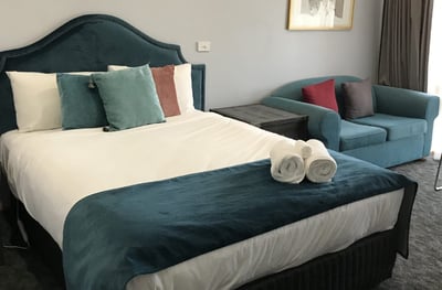 MOTEL FOR SALE - BUSY NEWELL HWY LOCATION - BEAUTIFUL PRESENTATION