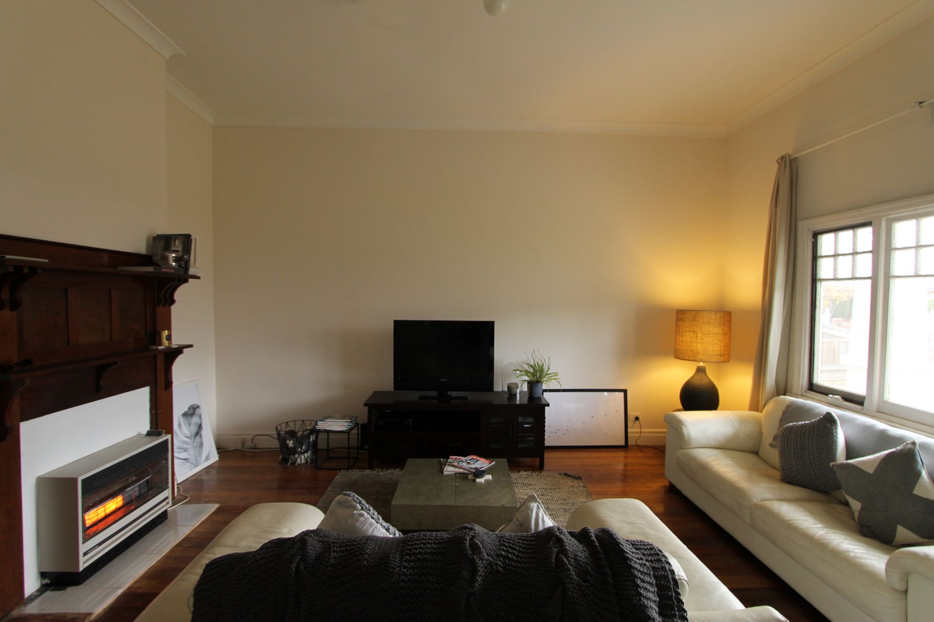 COSY HOME IN OAKHILL ESTATE!!!