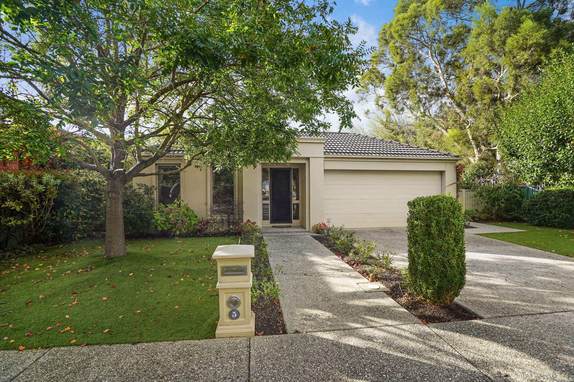 5 St Michaels Place, Lake Gardens, Lake Gardens - Thumbnail 4
