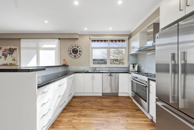 6 McLaughlin Street COLAC VIC, Colac - Thumbnail 2