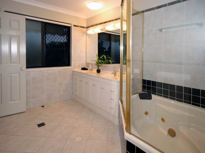 70 Landsborough Parade GOLDEN BEACH QLD, Golden Beach - Thumbnail 6