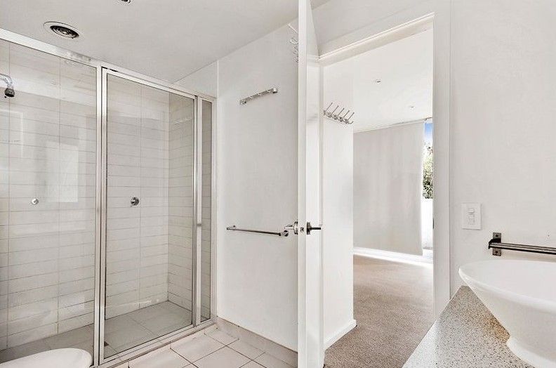 Elegance, Modern & Perfectly Located!