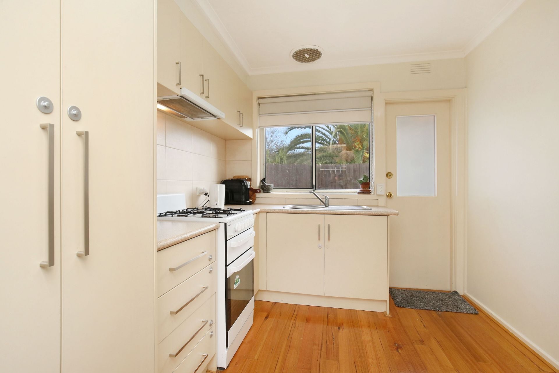 Refurbished Unit In The Heart Of Thornbury