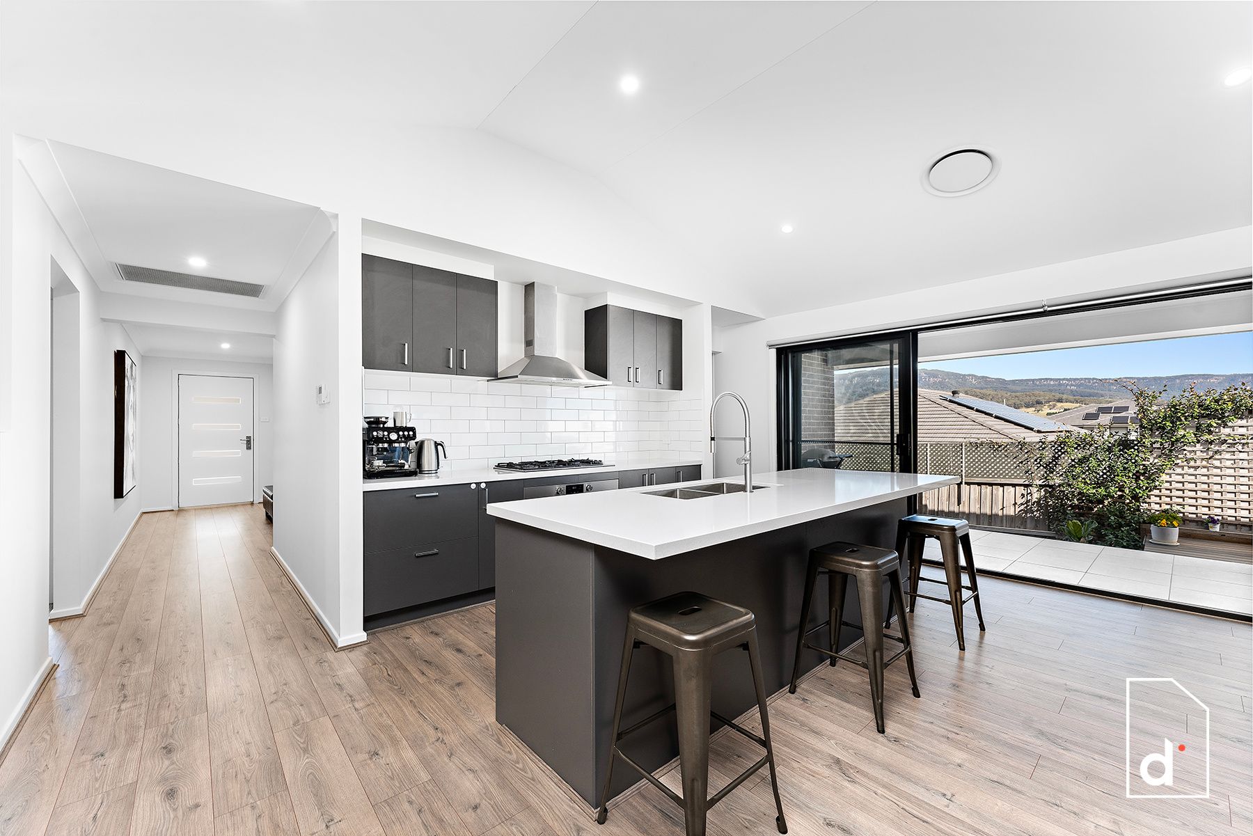 8 Huskisson Street, Tullimbar NSW